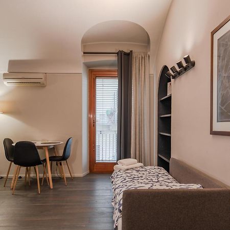 Familia Apartaments - 048 By Happyhostorino ภายนอก รูปภาพ