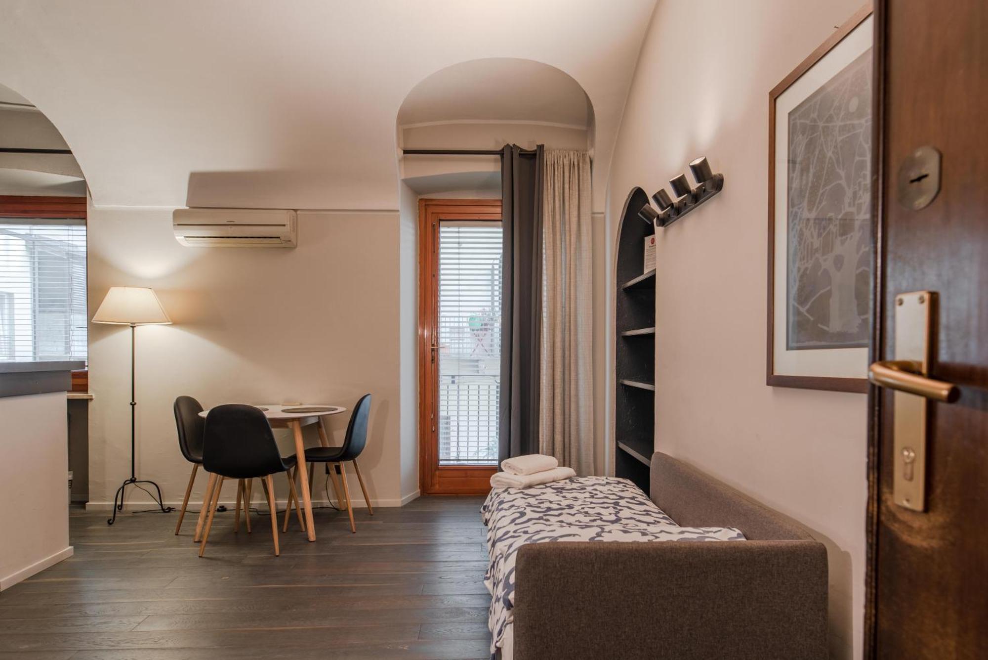 Familia Apartaments - 048 By Happyhostorino ภายนอก รูปภาพ